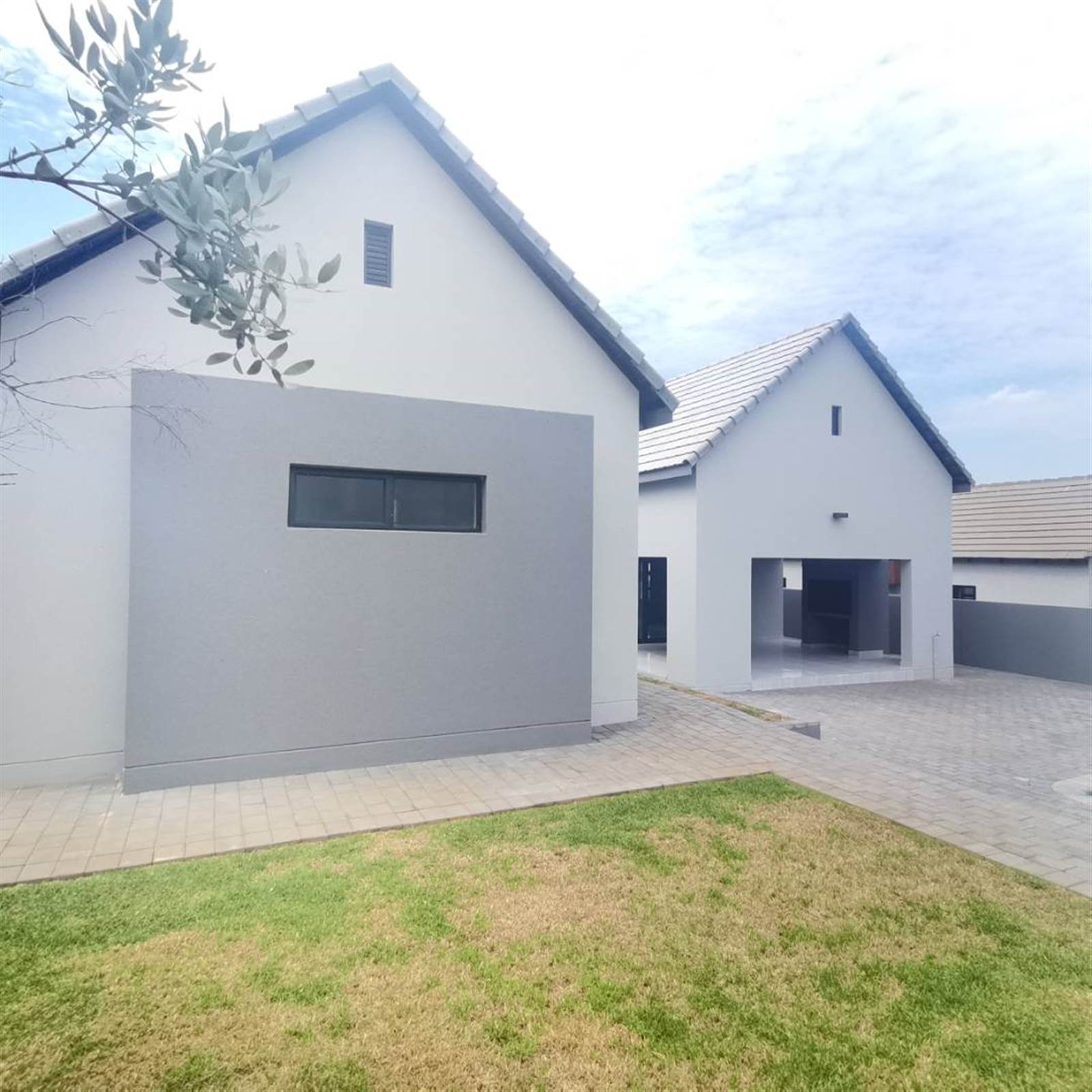 4 Bed House in Hartbeespoort Dam photo number 7