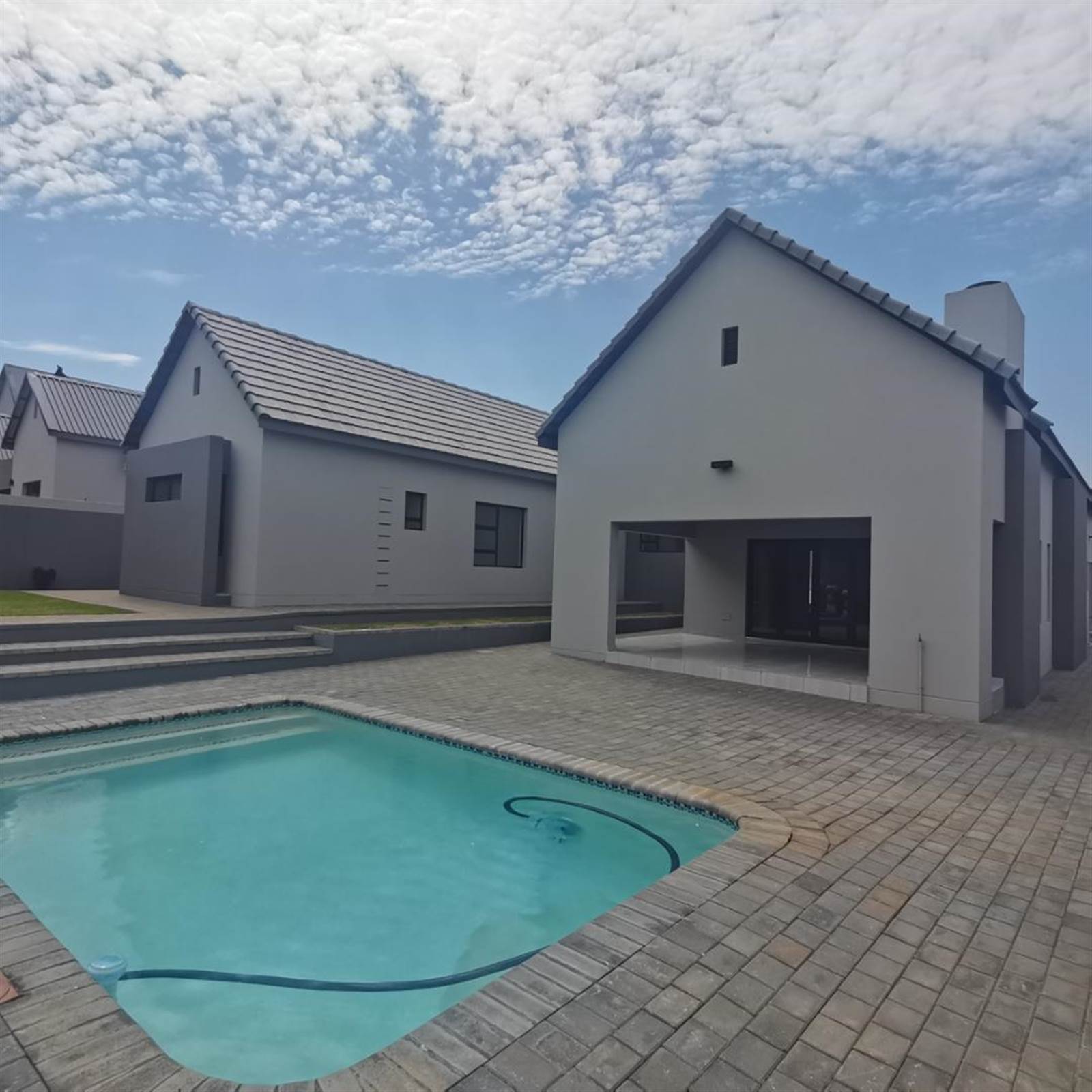 4 Bed House in Hartbeespoort Dam photo number 5
