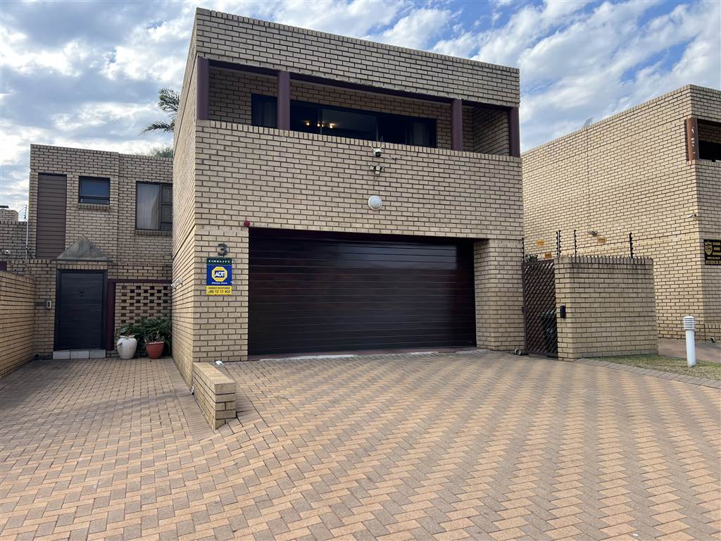 3 Bedroom Townhouse 3 Bedroom Townhouse