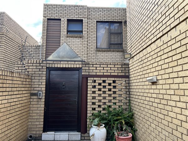 3 Bedroom Townhouse 3 Bedroom Townhouse