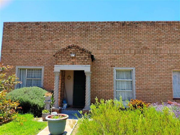 6 Bed Townhouse in Randfontein Central