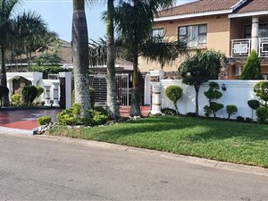 6 Bed House in Birdswood