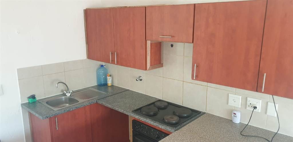 2 Bed Apartment in Boksburg South photo number 4