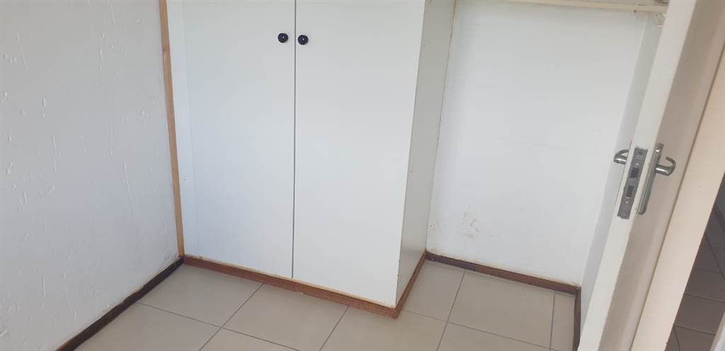 2 Bed Apartment in Boksburg South photo number 10