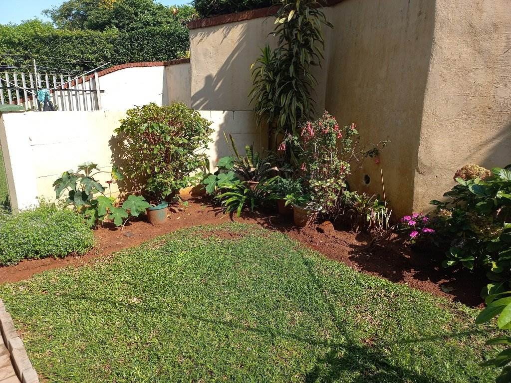 2 Bed Apartment in Umtentweni photo number 18