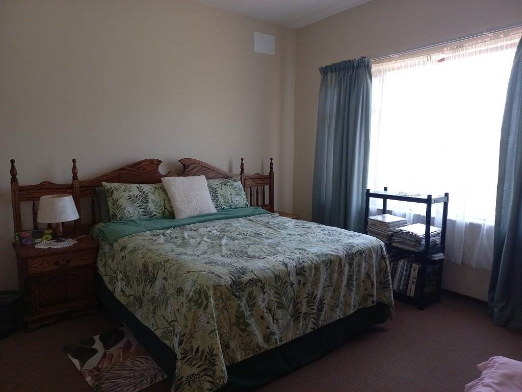 2 Bed Apartment in Umtentweni photo number 14