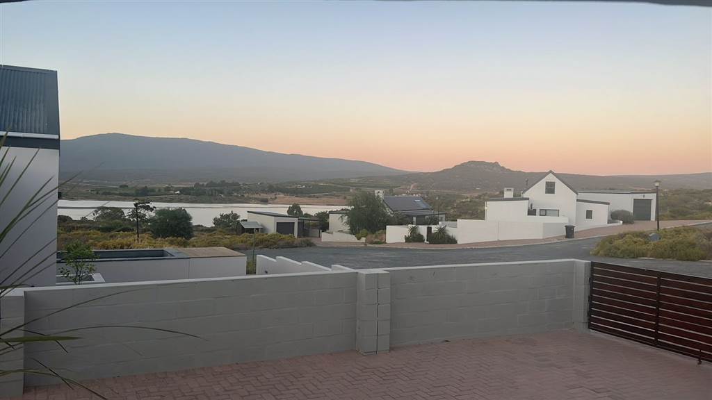 4 Bed House in Clanwilliam photo number 16