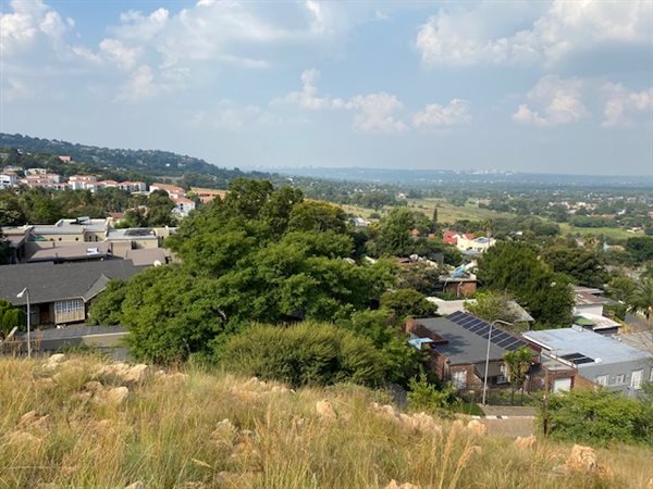 1.7 ha Land available in Northcliff