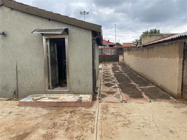 2 Bedroom House 2 Bedroom House