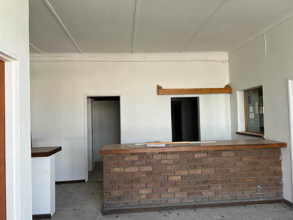 1000  m² Commercial space in Beaufort West photo number 5