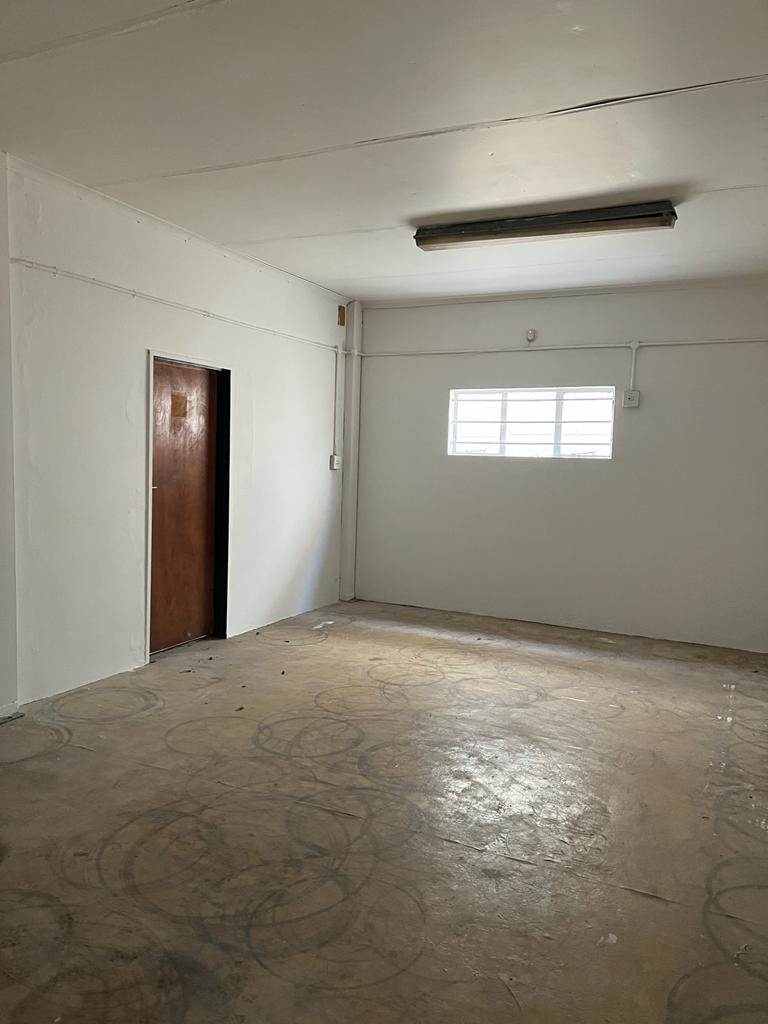 1000  m² Commercial space in Beaufort West photo number 11