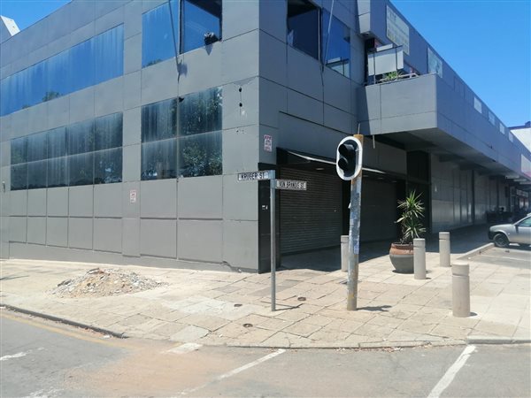 946  m² Retail Space