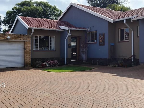 4 Bedroom House 4 Bedroom House