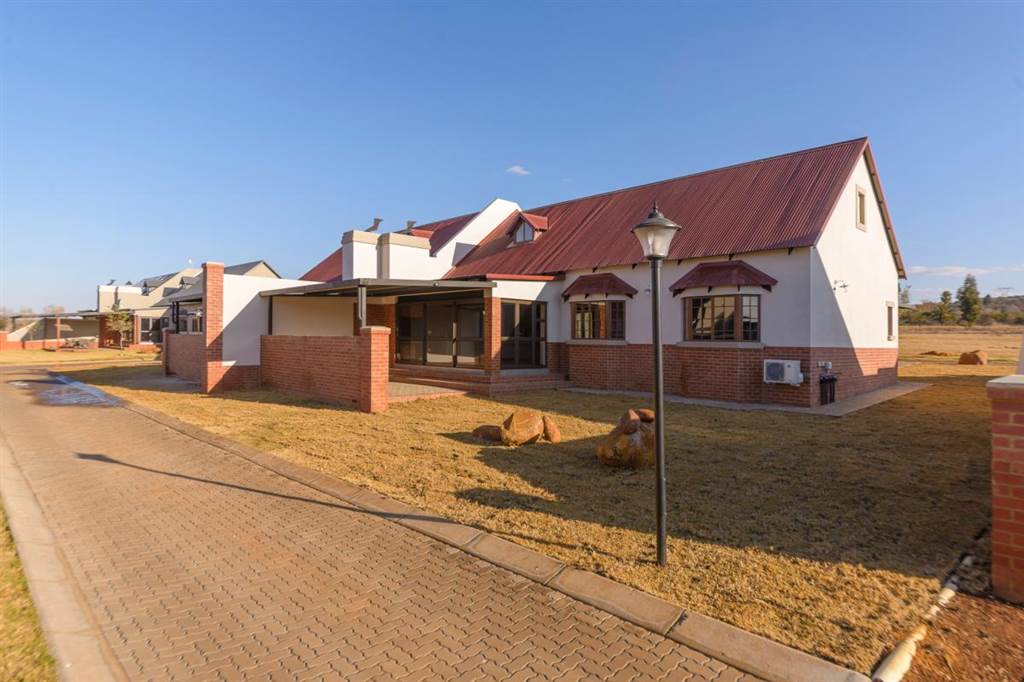 3 Bed Townhouse in Boschkop photo number 4