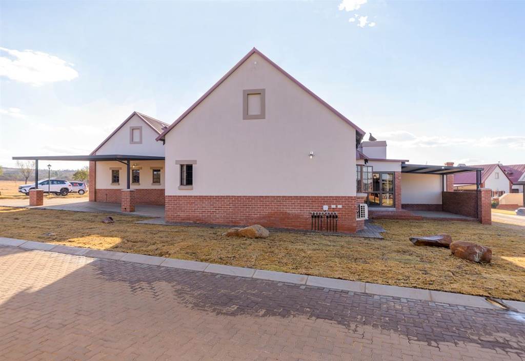 3 Bed Townhouse in Boschkop photo number 5