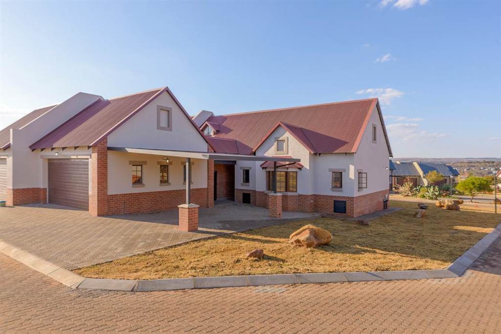 3 Bed Townhouse in Boschkop photo number 1