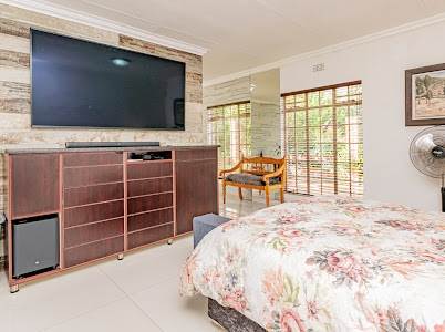 4 Bed House in Alewynspoort photo number 8