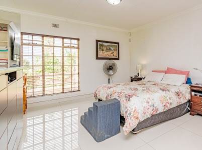 4 Bed House in Alewynspoort photo number 9
