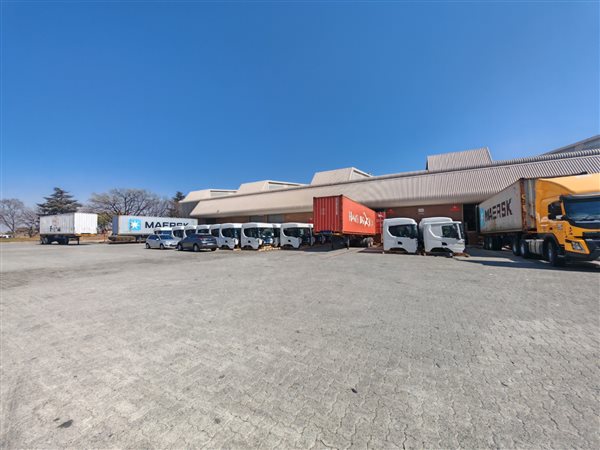 3 880  m² Industrial space