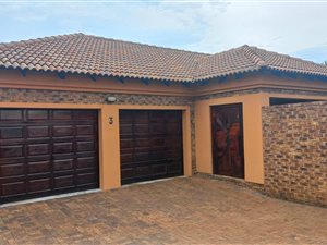 3 Bed Townhouse in Meyerton South