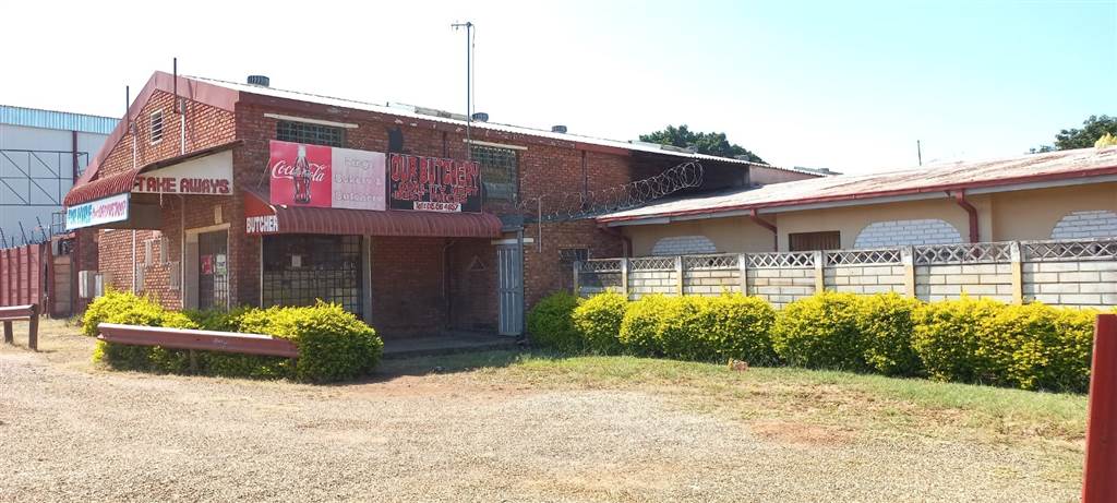 615  m² Commercial space in Louis Trichardt photo number 1