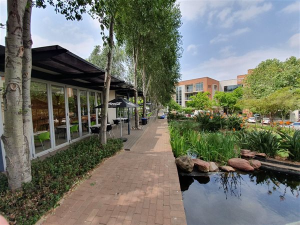 674  m² Commercial space in Bryanston