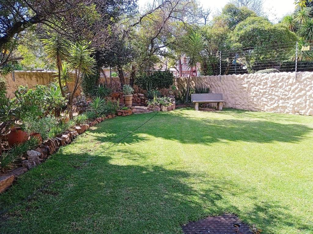 3 Bed Townhouse in Ontdekkers Park photo number 15