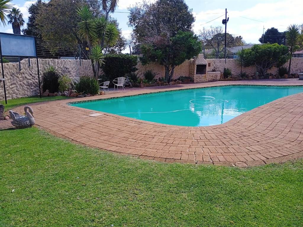 3 Bed Townhouse in Ontdekkers Park photo number 21