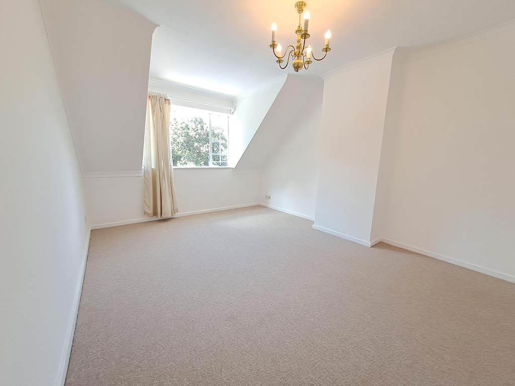 1 Bed Apartment in Sandown photo number 12