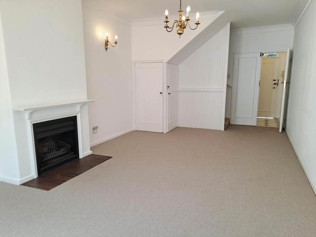 1 Bed Apartment in Sandown photo number 6