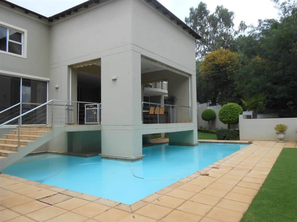 5 Bed House in Waterkloof Park photo number 1