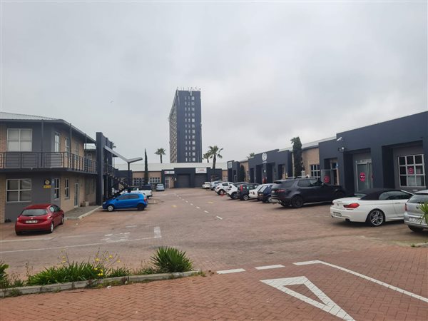 100  m² Commercial space in Milnerton Central