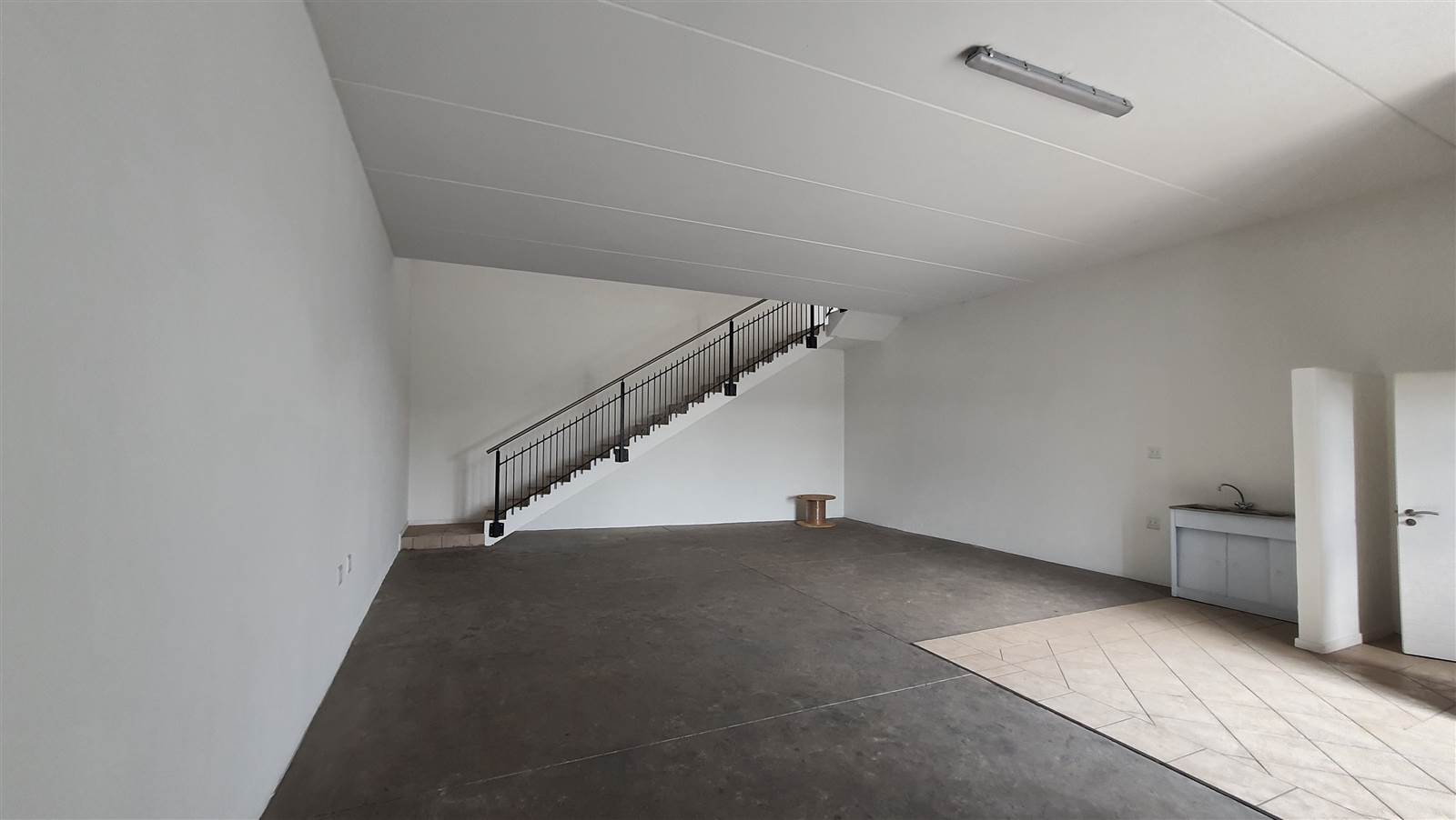 157  m² Industrial space in Spartan photo number 3