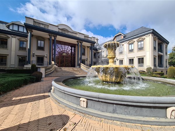 529  m² Commercial space in Bryanston