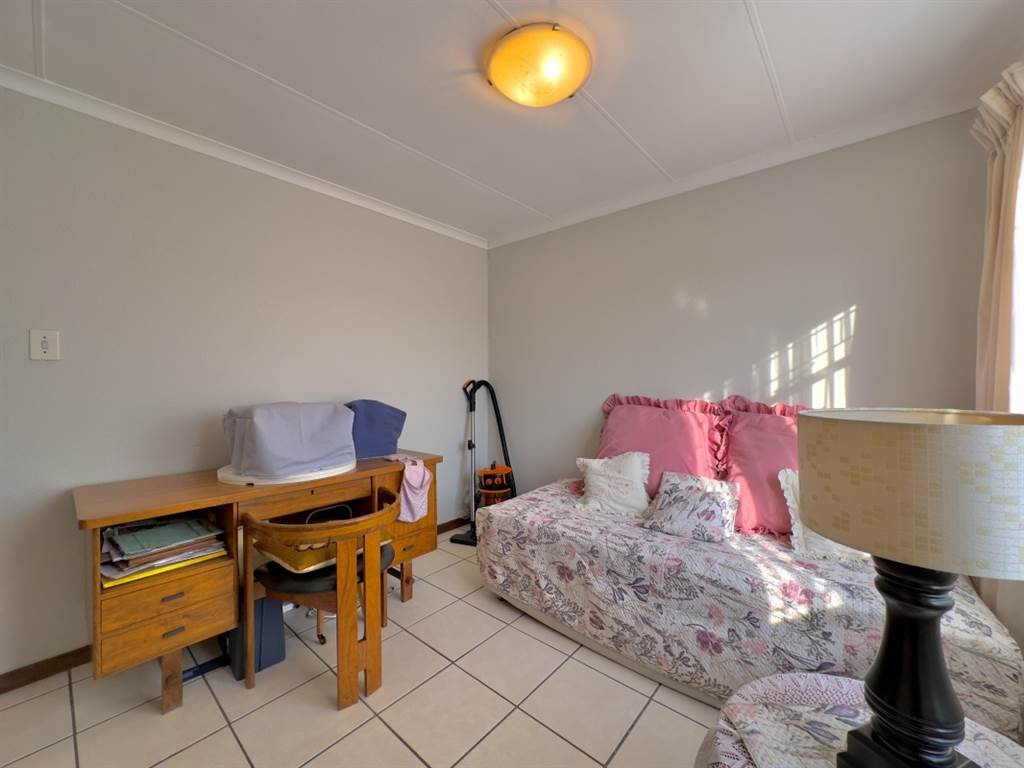 2 Bed Townhouse in Glen Marais photo number 19