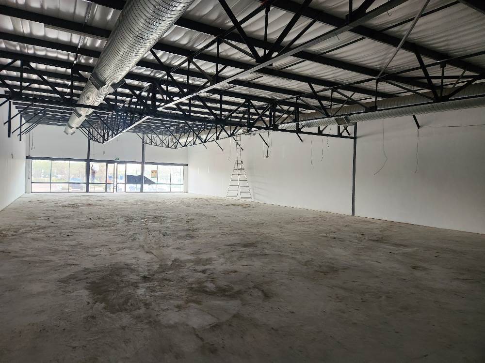 595  m² Commercial space in Hennopspark photo number 16