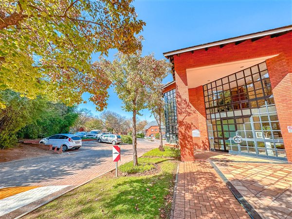 166  m² Commercial space in Bryanston