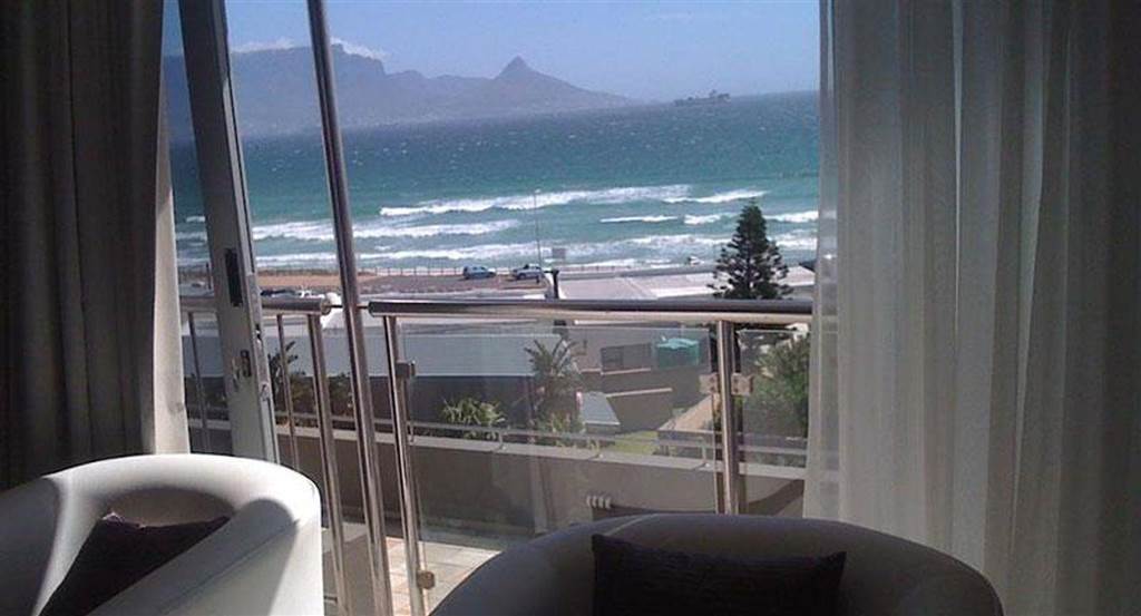 2 Bed Apartment in Bloubergstrand photo number 17