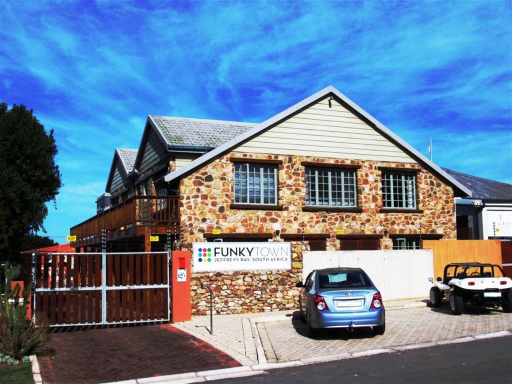 8 Bed House in Jeffreys Bay photo number 2