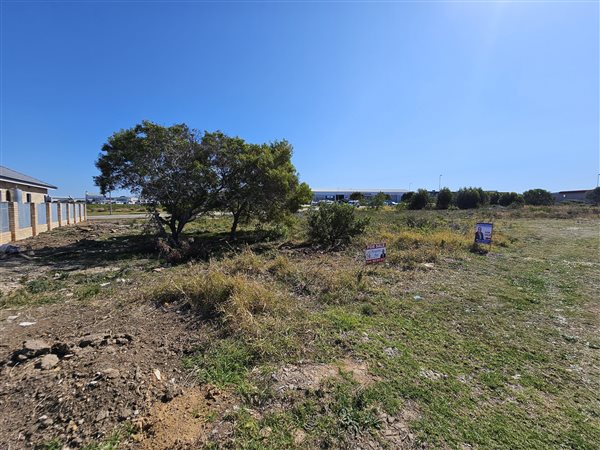 605 m² Land