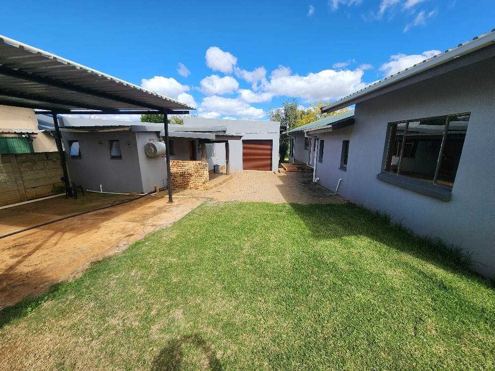 4 Bed House in Lydenburg photo number 21