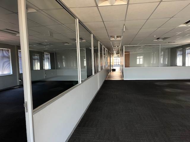 978  m² Office Space in Century City photo number 11