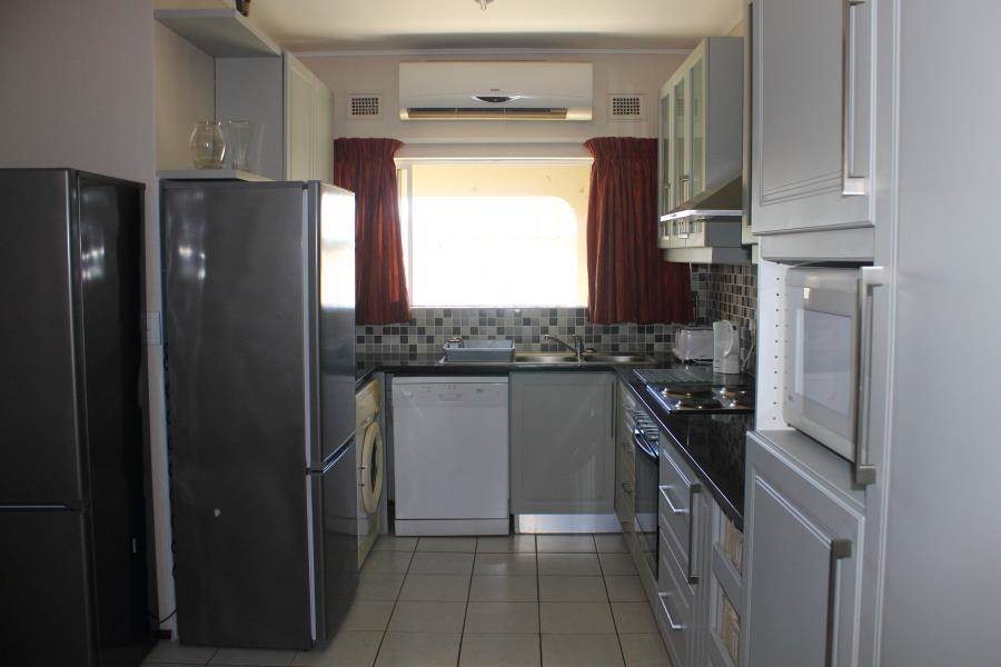 3 Bed Apartment in Uvongo photo number 8