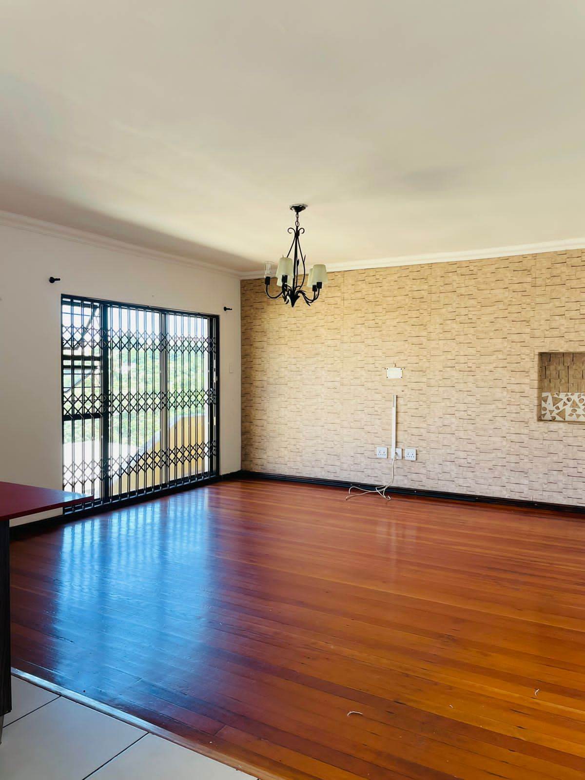 5 Bed House in Durban CBD photo number 12