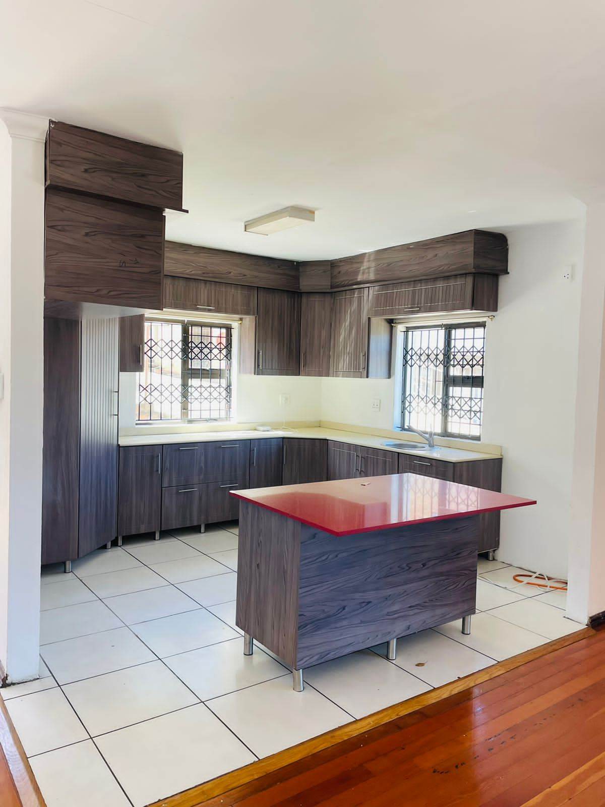 5 Bed House in Durban CBD photo number 8