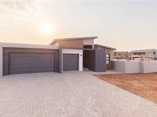 4 Bedroom House 4 Bedroom House