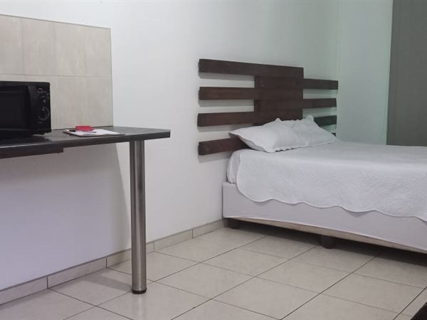 1 Bedroom Flat 1 Bedroom Flat