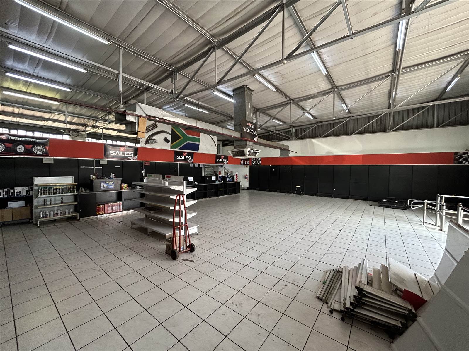 1000  m² Industrial space in Clayville photo number 1