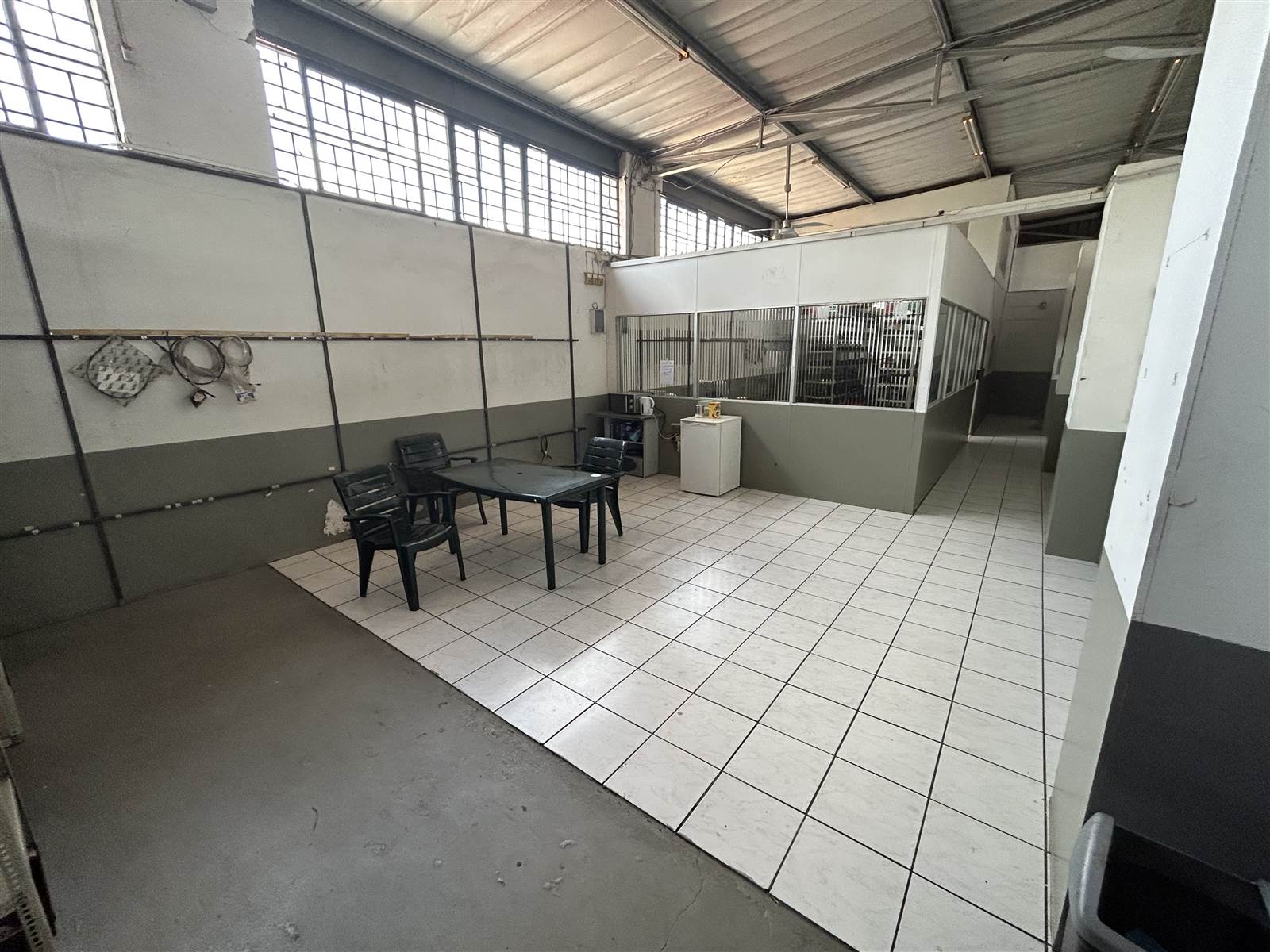 1000  m² Industrial space in Clayville photo number 11