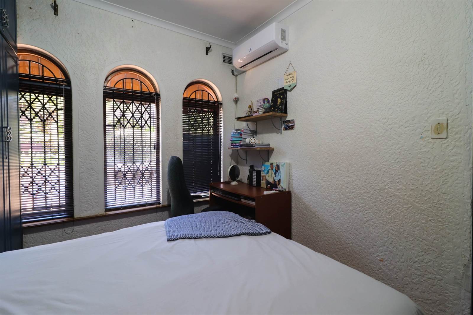 4 Bed House in Queensburgh Central photo number 17